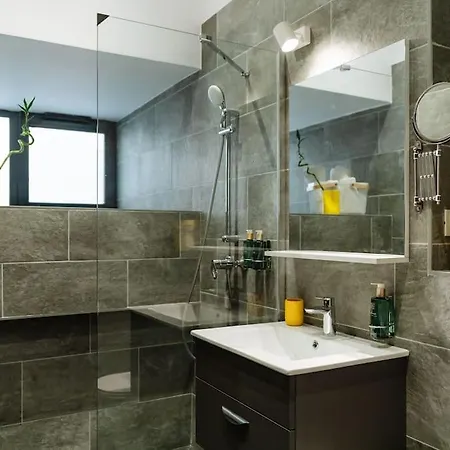 9 - New Building & Parking Bucharest