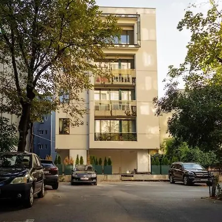 9 - New Building & Parking * 布加勒斯特