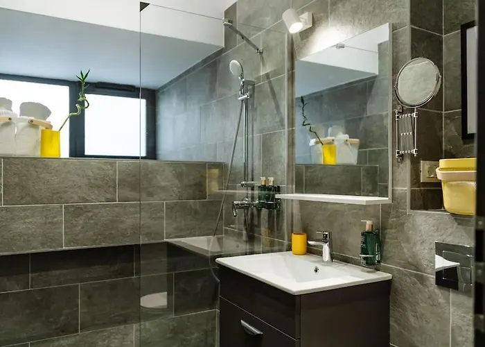 9 - New Building & Parking Bukarest